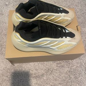 Yeezy 700 V3 Safflower